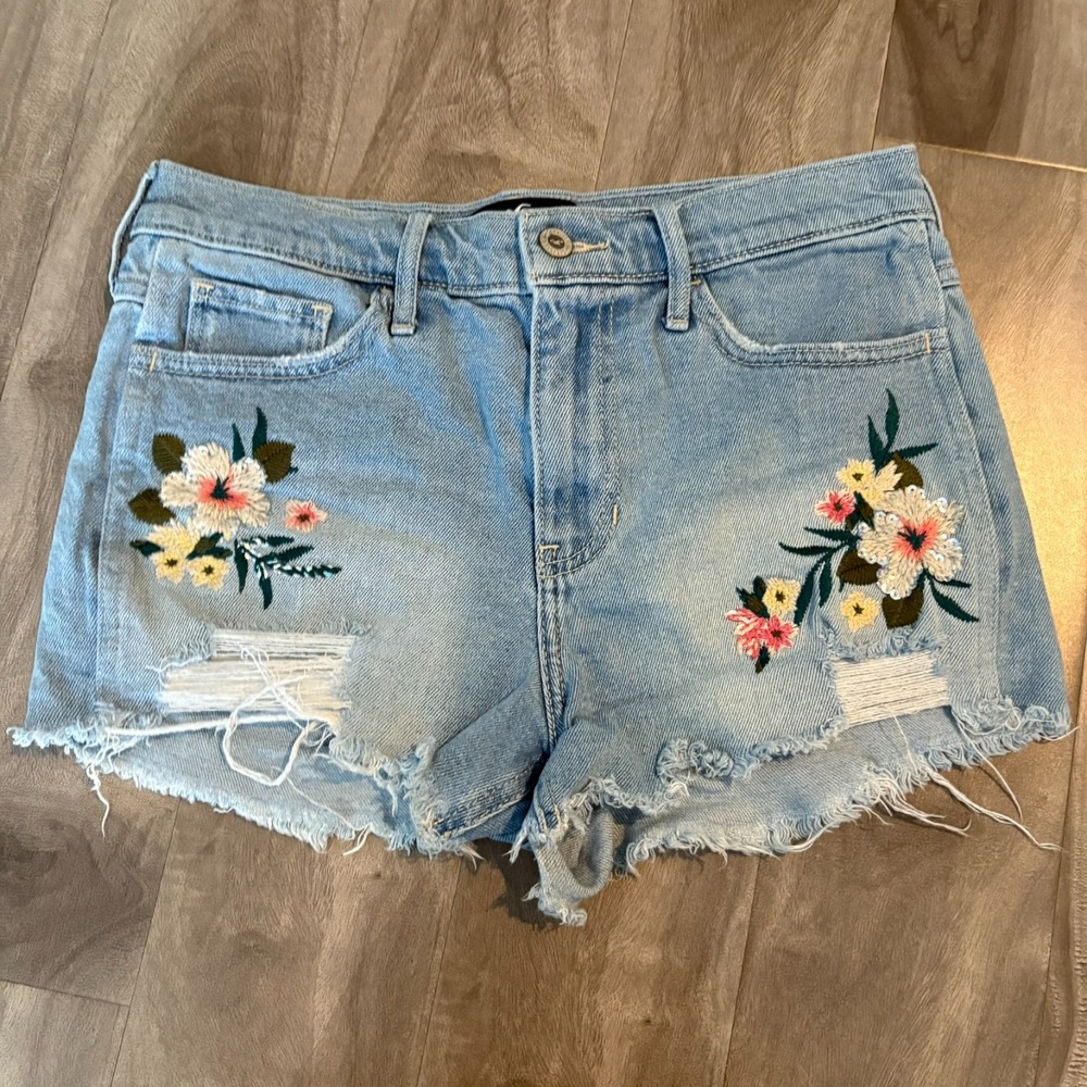 Hollister High-Rise Short-Short W28 7 Floral Embroidered Distressed Denim